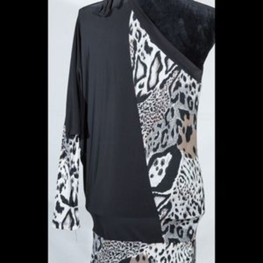 3/$24 Cafian USA tunic animal print one shoulder S - Picture 4 of 4